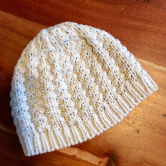 GAP Woven Cream & Gold Beanie - Picture 7 of 7